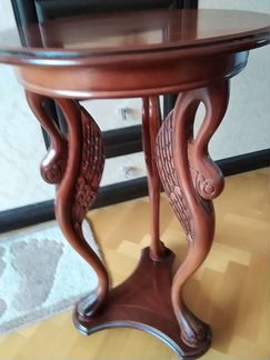 Столик туалетный