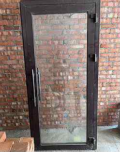 Алюминиевый оконный профиль бу с входной дверью