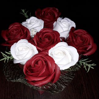 Оформление букетов из цветов из мыла