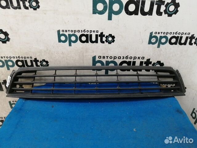 Решетка переднего бампера 6RU853677 Volkswagen