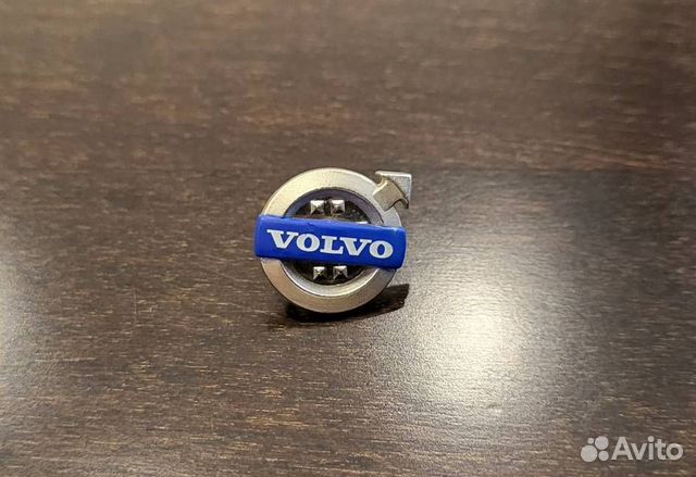 Volvo pin. Volvo значок. Температурный значок на Вольво. Значок Вольво без надписи. Iron Pin.