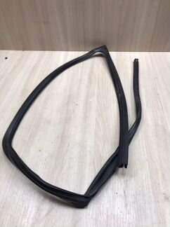 Уплотнитель стекла двери передний правый Nissan