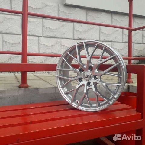 Диск литой R17 7.5 5*114.3 ET52 d67.1 silver