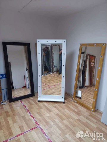 Гримерное зеркало с лампочками