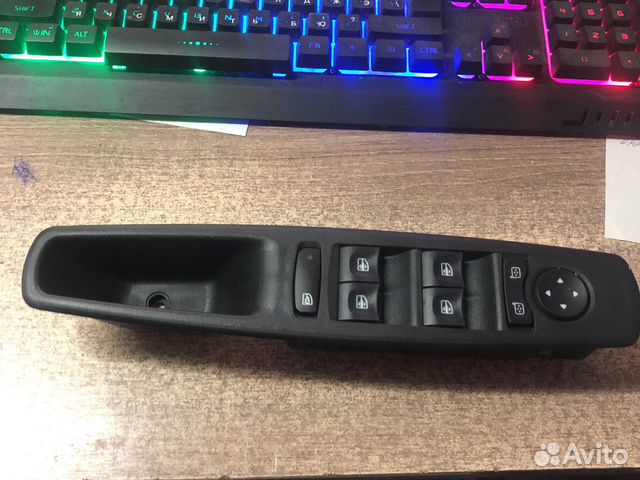 Кнопки стеклоподъемников Renault Fluence Megane