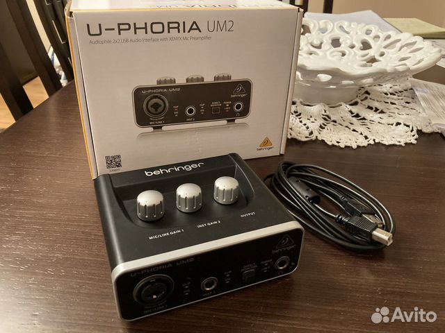 Звуковая карта behringer um2