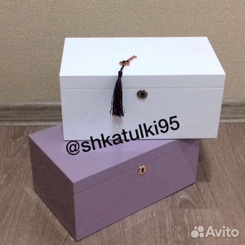 Лаковая деревянная шкатулка