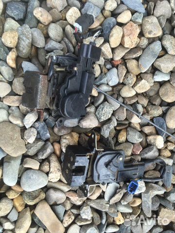 Toyota Matrix 2003 замок крышки багажника