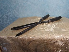 Антикварные щипцы для завивки волос или усов
