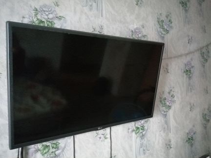 Телевизор LG 32LH570U Smart TV