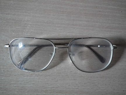 Очки с диоптриями -2 в металлической оправе