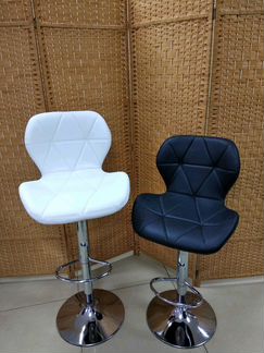 Стул для визажистов, бровистов. На барной стойке