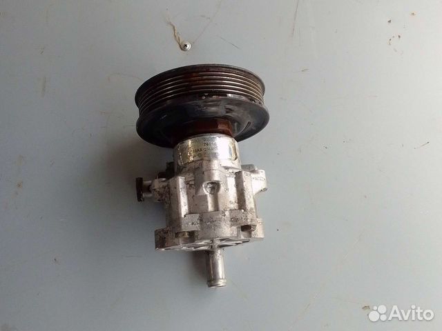 Насос гура на Volkswagen polo 2000г 1.4