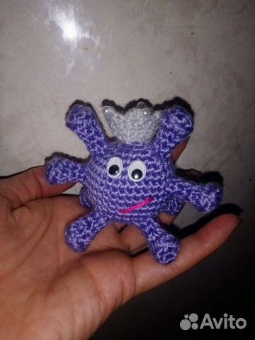 Вязаный мини вирус корона