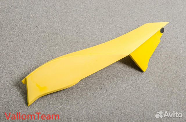 Лот SD3-84 Накладка пластиковая правая гидроцикла