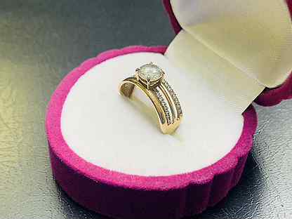 Золотое кольцо с фианитом Au585