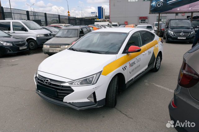 Арендовать под такси Hyundai Elantra в Москве