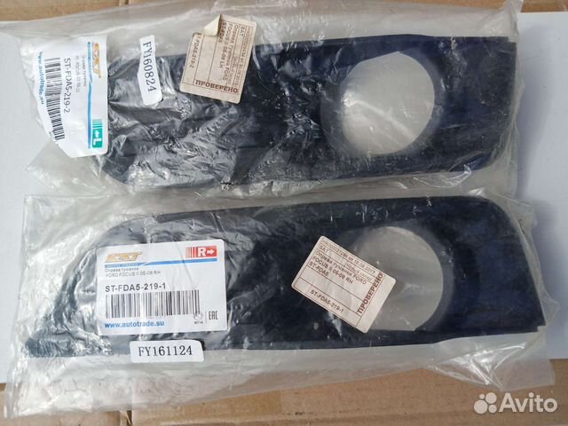 Решетка переднего бампера правая Ford Focus 2