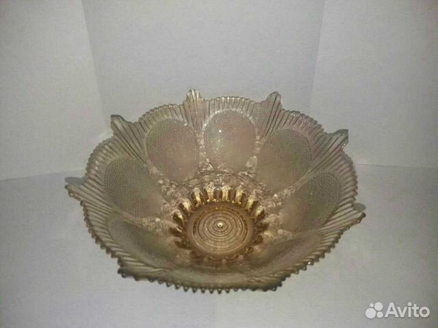 Салатница, пивные кружки и розетки