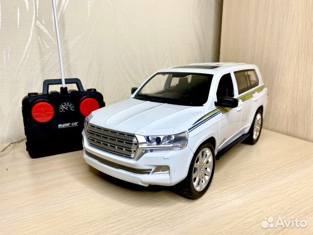 Машинка на пульте управления Toyota Land Cruiser