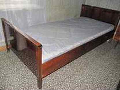 Кровать односпальная. Кровать двуспальная с матрасом юла. 5 спальная. Кровати 1. Кровать полуторка с матрасом.