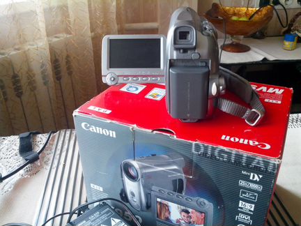 Видеокамера Canon MV 950