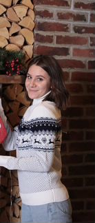 Свитер с оленями