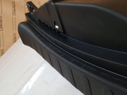 Накладка замка багажника Toyota Rav4 40