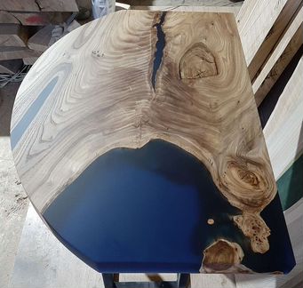 Столешница в ванную комнату с рекой лофт