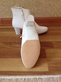 Новые белые сапожки