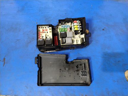 Блок предохранителей моторный Ford Focus 2