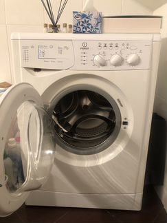 Стиральная машина Indesit wisl105X