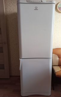 Холодильник indesit