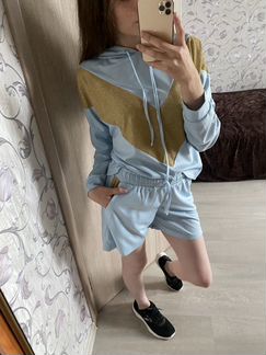 Костюм спортивный