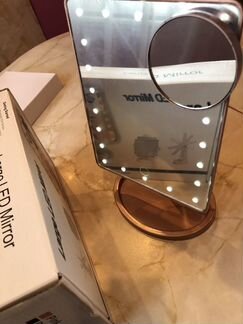 Настольное зеркало с подсветкой