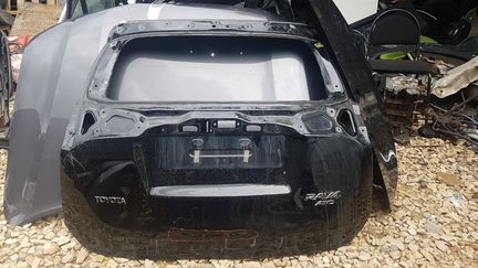Крышка багажника Toyota XV40