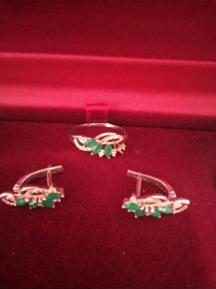 Комплект серебро с изумрудами и фианитом серебро