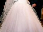 Свадебное платье и перчатки
