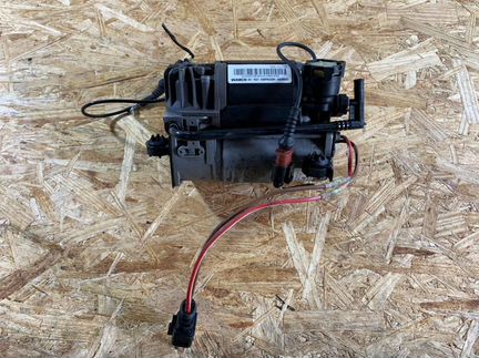 Компрессор пневмоподвески на Audi A8 D3/4E (рестай