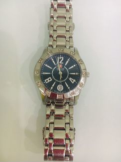 Женские часы Swiss Military с фианитами