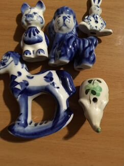 Коллекция статуэток гжели и керамики