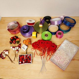 Ленты, краски, флористические принадлежности