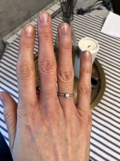 Золотое кольцо с бриллиантом H.Stern