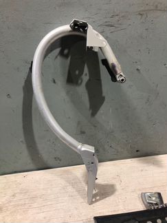 Петля крышки багажника левая Mercedes-Benz E-Class