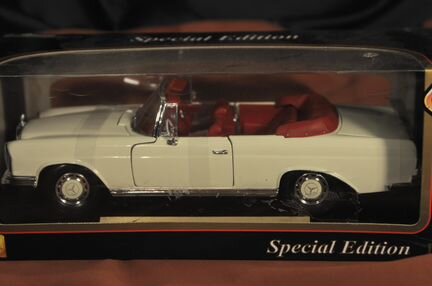 Mercedes Benz 280se Cabrio 1967 модель 1:18 Maisto