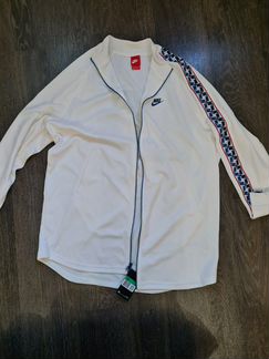 Кофта фирмы Nike белая на молнии новая