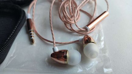 Наушники Yinyoo Y1 новые