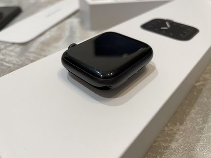 Apple Watch Series 5 44 GPS + Cellular