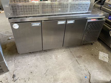 Холодильный стол 3-х дверный