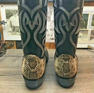 Ковбойские сапоги из гремучей змеи